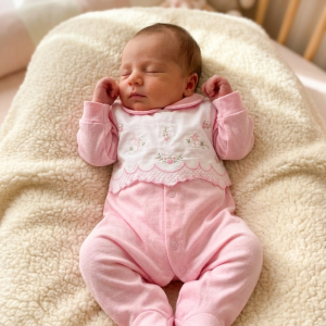 Macacão Longo de Bebê com Colete Falso Bordado Rosa e Branco RN – 7000