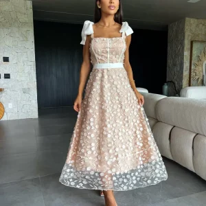 Vestido Midi Alongado com Renda