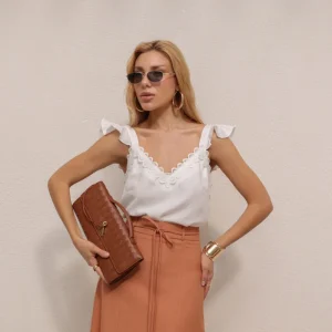 Blusa Viscolinho Decote V com Renda