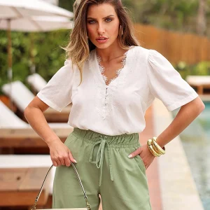 Blusa Decote V com Renda Chantily